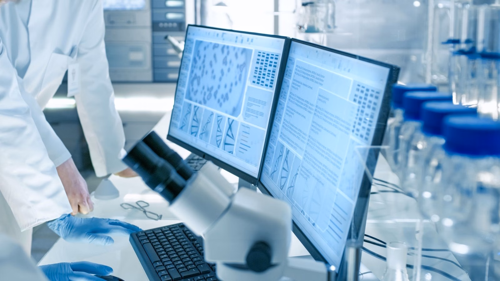 Poste de travail dans un laboratoire de biotechnologie